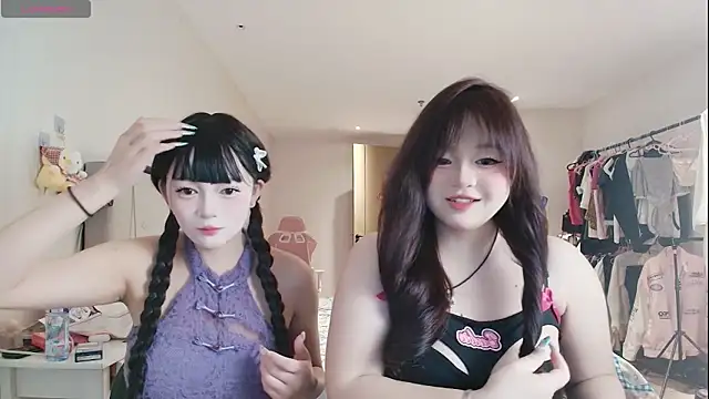 Snapshot of Sio-Ker chatting on November 6, 2025, 11:33 am Sio-Ker online show from November 6, 2025, 11:33 am