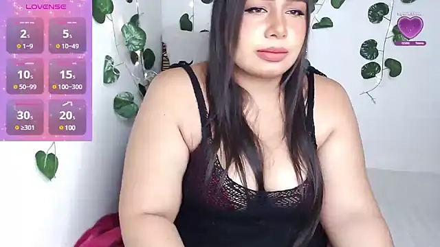 vivianepierss online show from December 29, 2024, 8:33 am