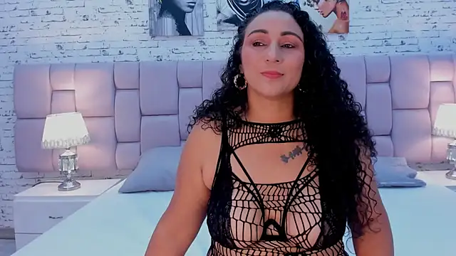 VaniaRose online show from October 17, 2025, 1:25 pm