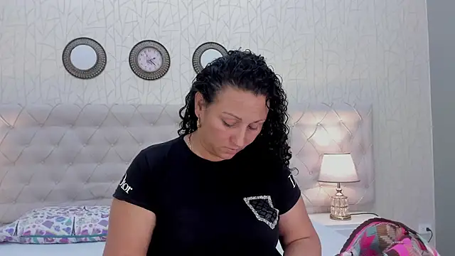 VaniaRose online show from December 2, 2025, 1:17 pm