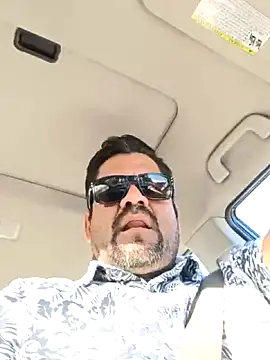 Snapshot of theking1_1 chatting on December 18, 2025, 4:24 pm theking1 1 online show from December 18, 2025, 4:24 pm