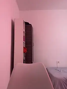 KarenG2025 online show from October 19, 2025, 2:18 pm