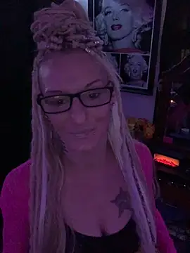 blondebarbiebae online show from October 1, 2025, 7:31 pm