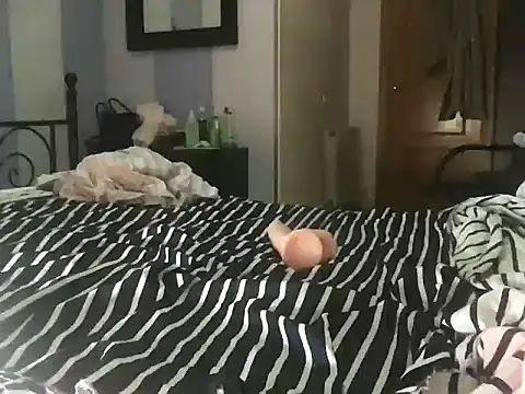 Snapshot of paula19800 chatting on September 23, 2025, 7:55 am paula19800 online show from September 23, 2025, 7:55 am