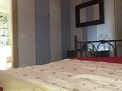 Snapshot of paula19800 chatting on September 29, 2025, 8:08 am paula19800 online show from September 29, 2025, 8:08 am