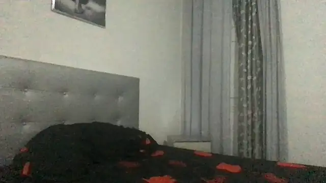 Snapshot of paula19800 chatting on October 22, 2025, 9:42 am paula19800 online show from October 22, 2025, 9:42 am