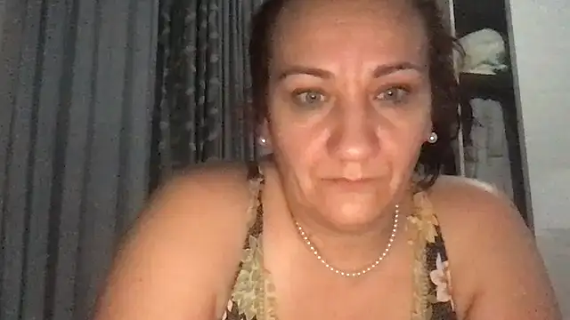 Snapshot of paula19800 chatting on October 25, 2025, 8:55 am paula19800 online show from October 25, 2025, 8:55 am