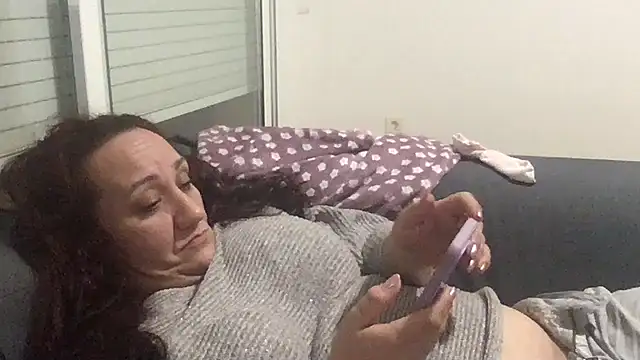 Snapshot of paula19800 chatting on November 10, 2025, 12:09 am paula19800 online show from November 10, 2025, 12:09 am