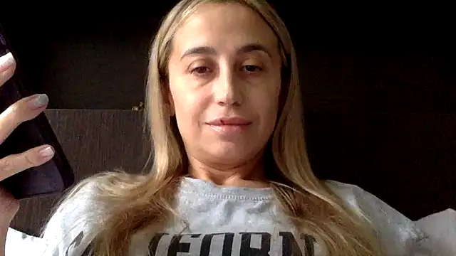 Snapshot of Jeyvaris chatting on September 29, 2025, 1:49 pm Jeyvaris online show from September 29, 2025, 1:49 pm