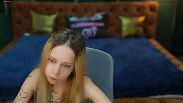 Luchi Sun online show from November 24, 2025, 11:21 am