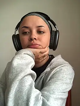 Snapshot of NaiaWhisper chatting on September 30, 2025, 2:33 pm NaiaWhisper online show from September 30, 2025, 2:33 pm