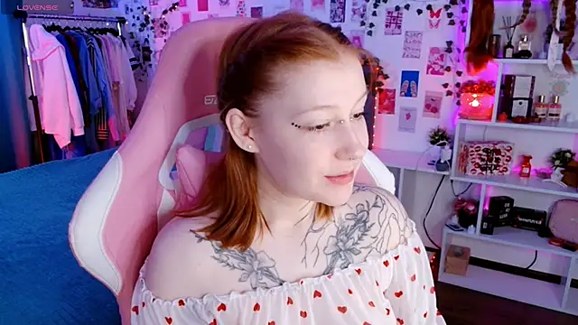 Ayla Hicks online show from November 10, 2025, 3:27 am