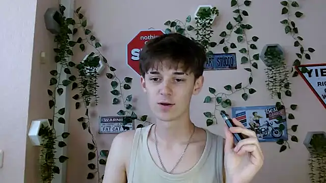 Snapshot of Hoot_Dude_ chatting on October 5, 2025, 1:20 pm Hoot Dude  online show from October 5, 2025, 1:20 pm