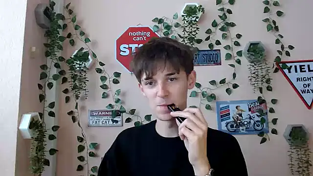 Snapshot of Hoot_Dude_ chatting on October 6, 2025, 10:34 am Hoot Dude  online show from October 6, 2025, 10:34 am