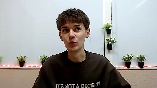 Snapshot of Hoot_Dude_ chatting on October 28, 2025, 2:31 pm Hoot Dude  online show from October 28, 2025, 2:31 pm