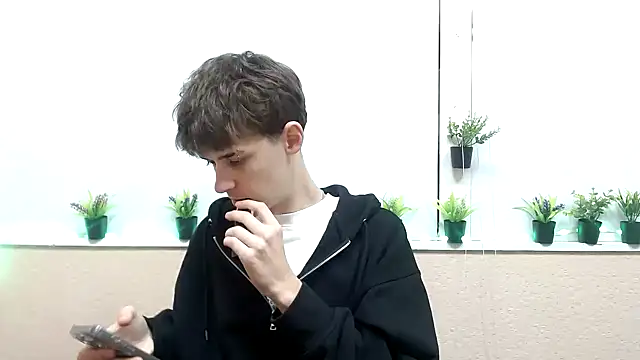 Snapshot of Hoot_Dude_ chatting on November 5, 2025, 2:17 pm Hoot Dude online show from November 5, 2025, 2:17 pm