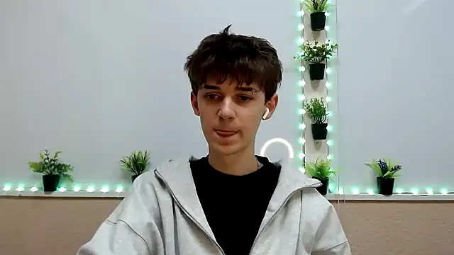 Snapshot of Hoot_Dude_ chatting on November 21, 2025, 12:26 pm Hoot Dude online show from November 21, 2025, 12:26 pm