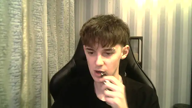 Snapshot of Hoot_Dude_ chatting on December 16, 2025, 5:40 pm Hoot Dude online show from December 16, 2025, 5:40 pm