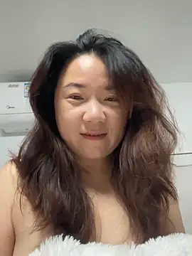 Snapshot of Momo-9988 chatting on November 4, 2025, 3:33 pm Momo-9988 online show from November 4, 2025, 3:33 pm