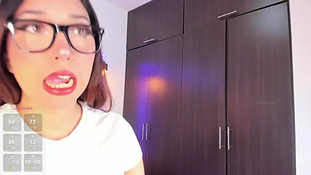 emily  walker online show from October 5, 2025, 2:54 am