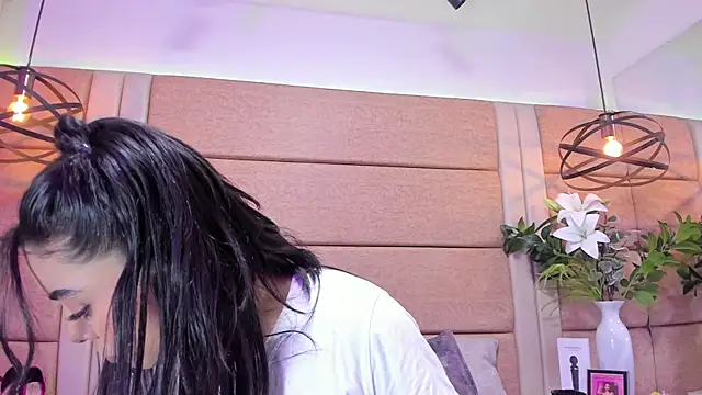 Snapshot of AriaBelles chatting on October 27, 2025, 7:29 pm AriaBelles online show from October 27, 2025, 7:29 pm