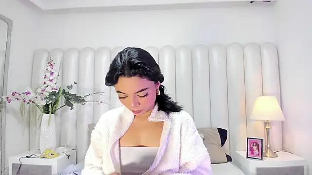 Snapshot of AriaBelles chatting on November 9, 2025, 10:02 am AriaBelles online show from November 9, 2025, 10:02 am