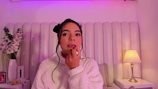 Snapshot of AriaBelles chatting on November 11, 2025, 10:15 am AriaBelles online show from November 11, 2025, 10:15 am