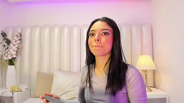 Snapshot of AriaBelles chatting on November 17, 2025, 12:11 pm AriaBelles online show from November 17, 2025, 12:11 pm