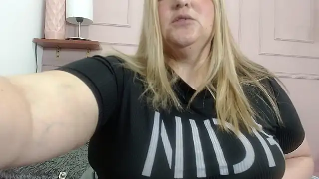 Snapshot of SweetRouse__ chatting on October 12, 2025, 2:10 am SweetRouse online show from October 12, 2025, 2:10 am
