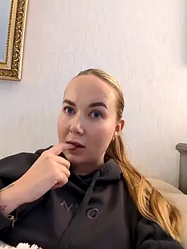 BarbieDolly x online show from November 14, 2025, 4:06 pm