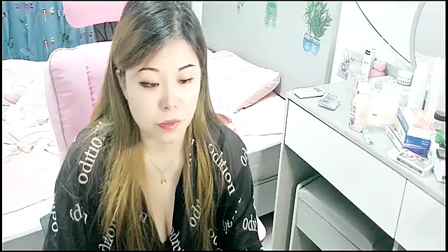 DUODUOBB-2025 online show from November 9, 2025, 4:05 pm