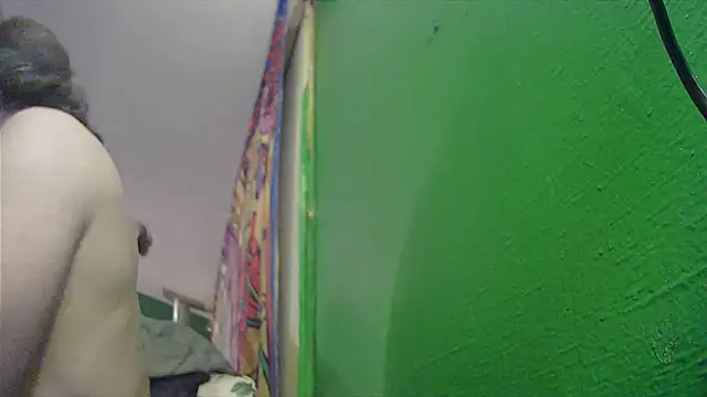 Snapshot of HippieDad333 chatting on November 11, 2025, 3:06 am HippieDad333 online show from November 11, 2025, 3:06 am