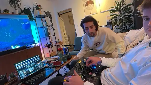 Snapshot of Passion-Frucht chatting on September 28, 2025, 3:23 am Passion-Frucht online show from September 28, 2025, 3:23 am