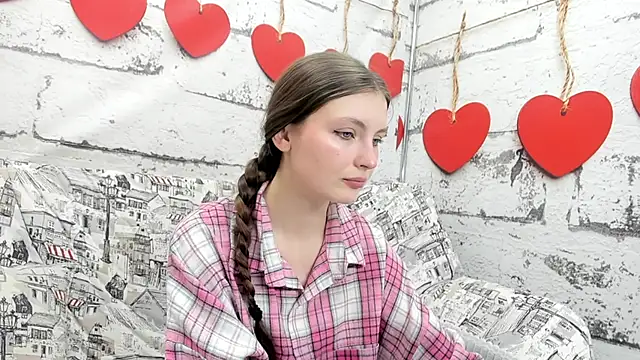 Snapshot of Shyly_Lisa chatting on September 30, 2025, 1:21 am Shyly Lisa online show from September 30, 2025, 1:21 am