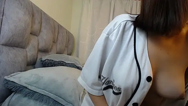 Snapshot of little-bunny- chatting on November 20, 2025, 2:34 am little-bunny- online show from November 20, 2025, 2:34 am