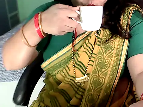 BABITA KUMARII online show from November 5, 2025, 4:51 pm