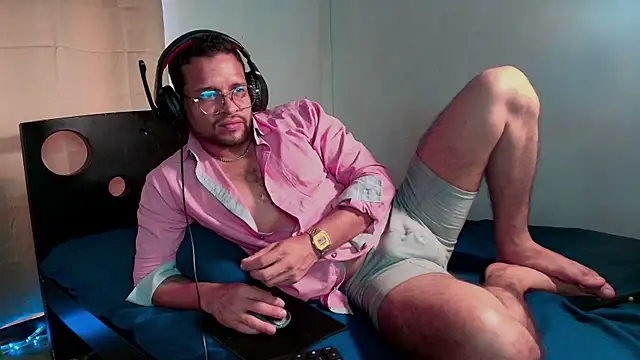 Snapshot of LucasGaeel chatting on October 10, 2025, 4:17 pm LucasGaeel online show from October 10, 2025, 4:17 pm