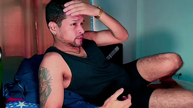 Snapshot of LucasGaeel chatting on November 11, 2025, 5:35 pm LucasGaeel online show from November 11, 2025, 5:35 pm