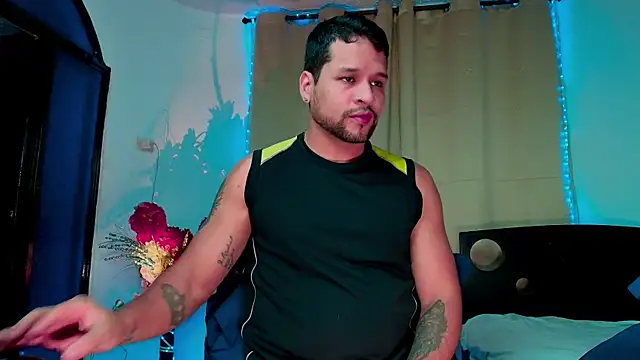 Snapshot of LucasGaeel chatting on November 14, 2025, 11:57 pm LucasGaeel online show from November 14, 2025, 11:57 pm