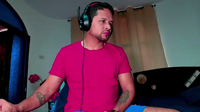 Snapshot of LucasGaeel chatting on November 18, 2025, 8:46 pm LucasGaeel online show from November 18, 2025, 8:46 pm