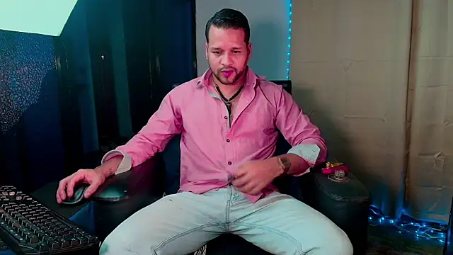 Snapshot of LucasGaeel chatting on December 14, 2025, 12:16 am LucasGaeel online show from December 14, 2025, 12:16 am