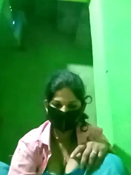 Cuty nensi online show from October 28, 2025, 1:53 am