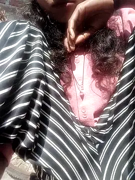 Cuty nensi online show from November 20, 2025, 3:18 am