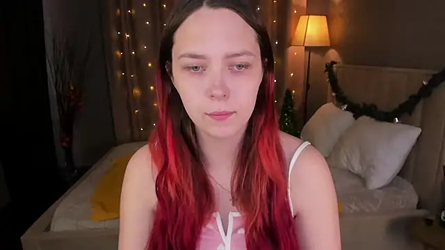 Monica  Queen online show from December 1, 2025, 5:23 am