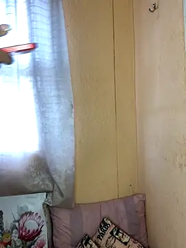 Snapshot of Caramel102004 chatting on November 3, 2025, 11:44 am Caramel102004 online show from November 3, 2025, 11:44 am