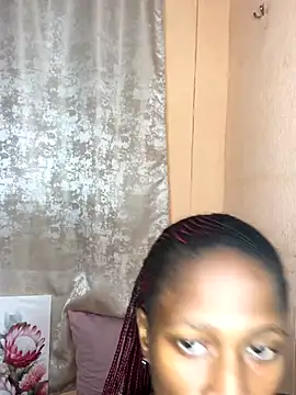 Snapshot of Caramel102004 chatting on November 5, 2025, 9:48 pm Caramel102004 online show from November 5, 2025, 9:48 pm