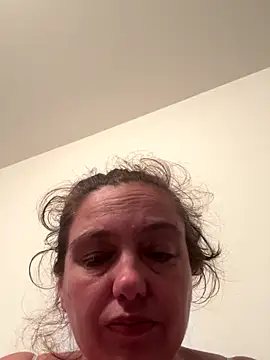 Snapshot of Eleanorxx chatting on October 15, 2025, 9:04 pm Eleanorxx online show from October 15, 2025, 9:04 pm