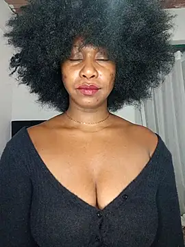 Snapshot of Opal_S chatting on November 20, 2025, 4:45 am Opal S online show from November 20, 2025, 4:45 am