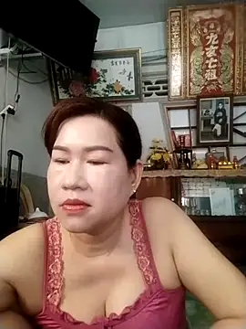 Snapshot of Tyty_xx chatting on October 2, 2025, 11:45 pm Tyty xx online show from October 2, 2025, 11:45 pm