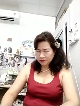 Snapshot of Tyty_xx chatting on October 7, 2025, 2:20 am Tyty xx online show from October 7, 2025, 2:20 am